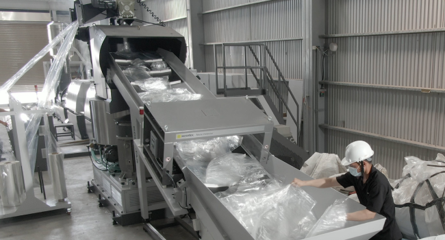 Shrink film recycling machine